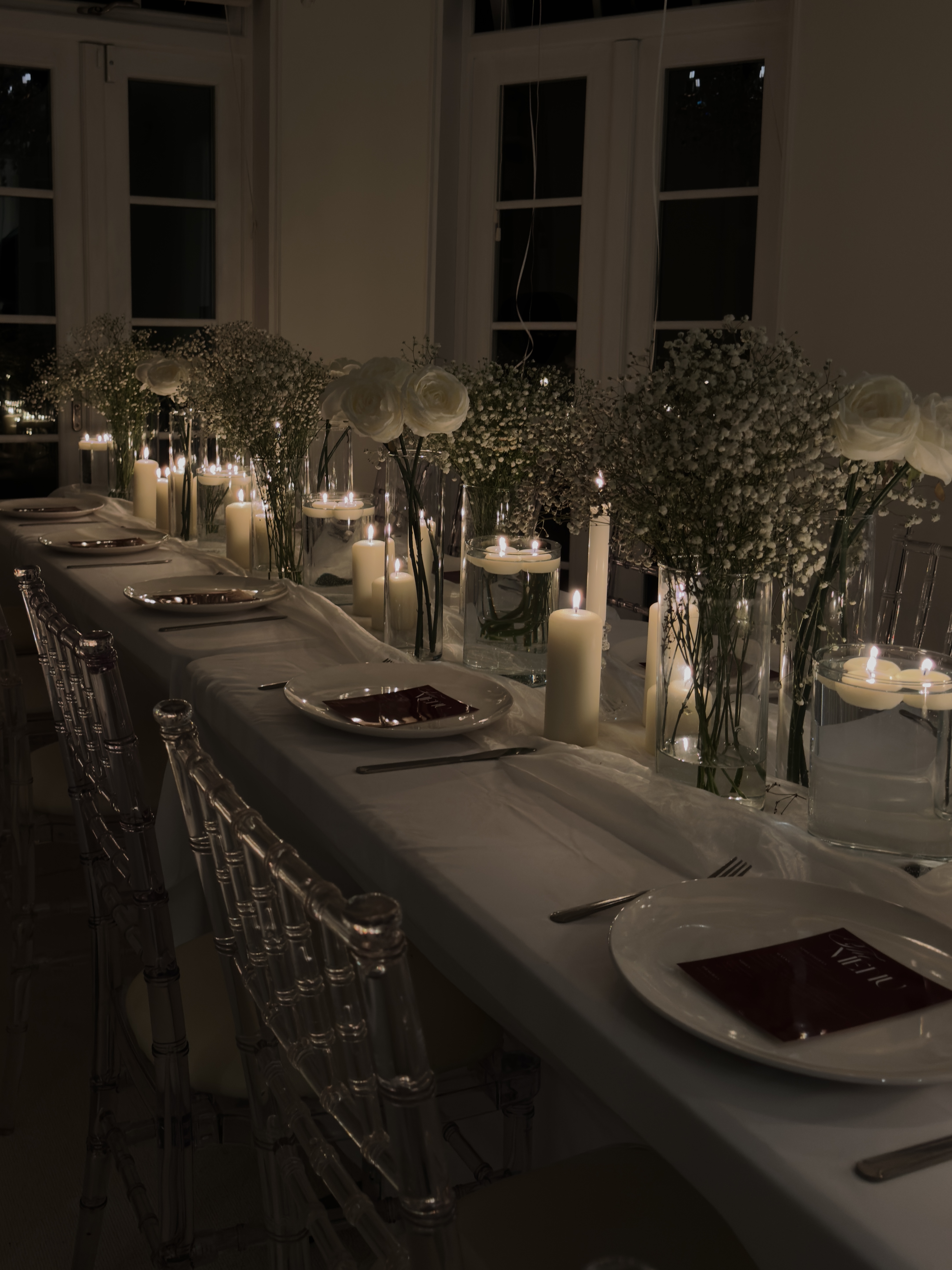 Candlelit dinner tablescape