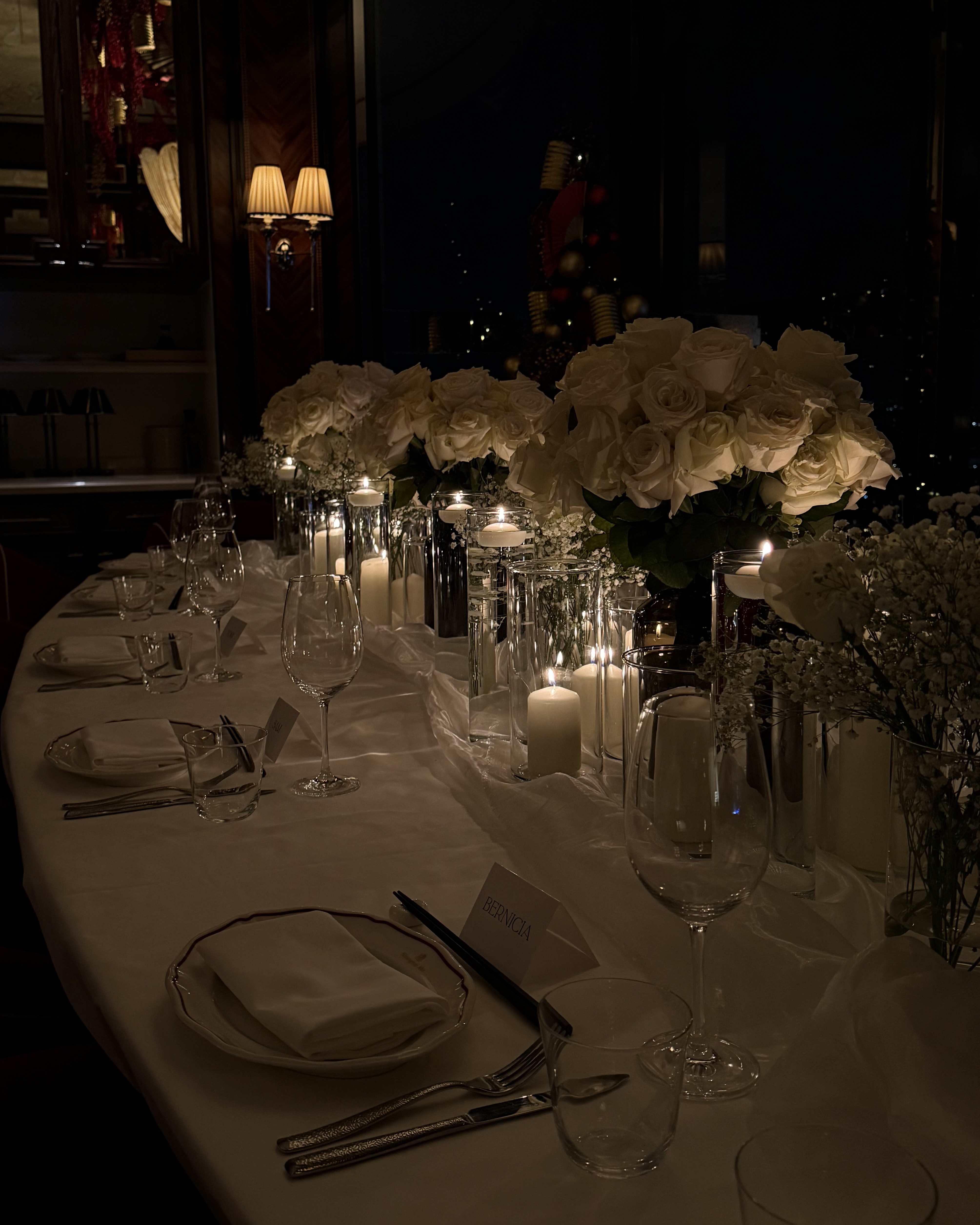 Elegant white rose table centrepiece